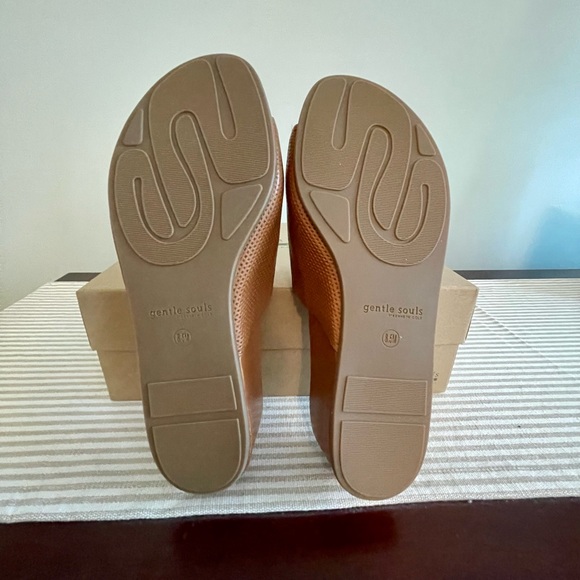 Kenneth Cole Gentle Soul 8.5 leather wedge sandal - Picture 3 of 4